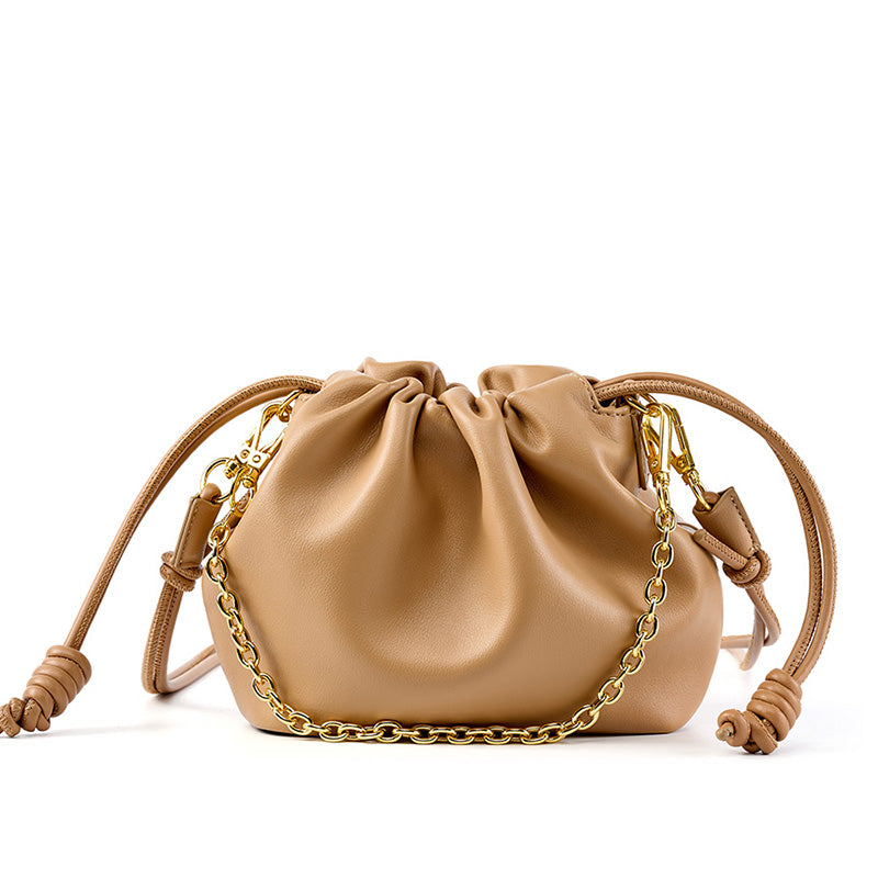 Valersia Soft leather bag with pleats | Refined elegance with golden chain details