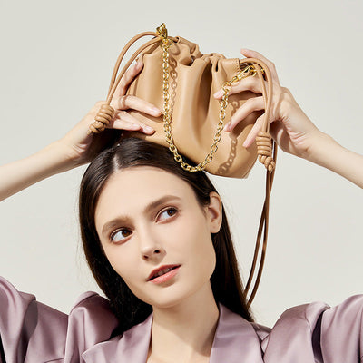 Valersia Soft leather bag with pleats | Refined elegance with golden chain details