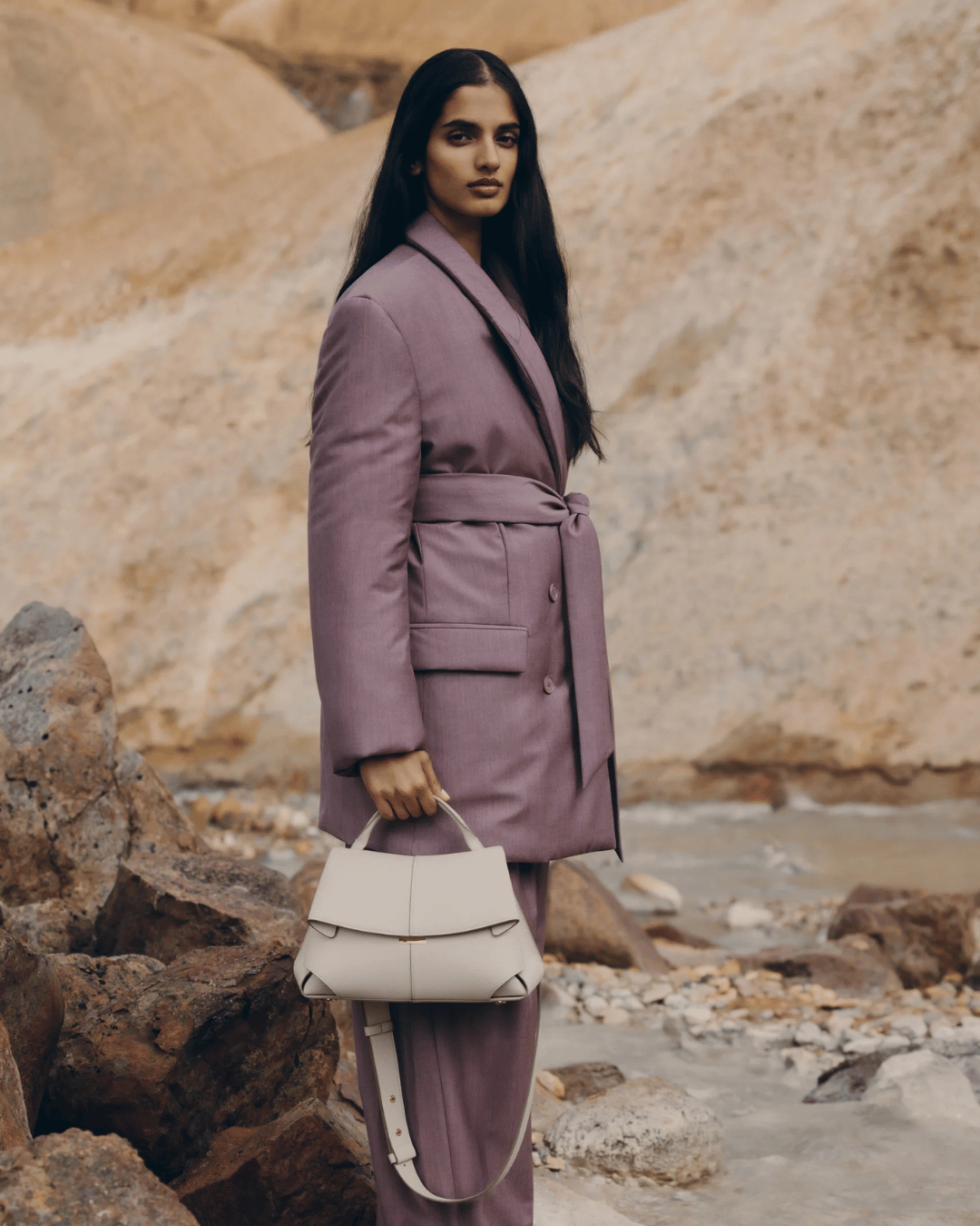 Borsa a mano e a tracolla Valersia con patta Polène Mokki Belle | Elegante e versatile