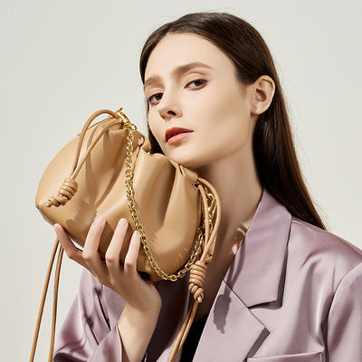Valersia Soft leather bag with pleats | Refined elegance with golden chain details