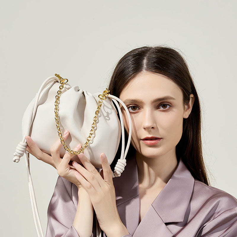 Valersia Soft leather bag with pleats | Refined elegance with golden chain details