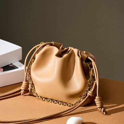 Valersia Soft leather bag with pleats | Refined elegance with golden chain details