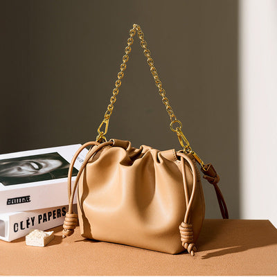 Valersia Soft leather bag with pleats | Refined elegance with golden chain details