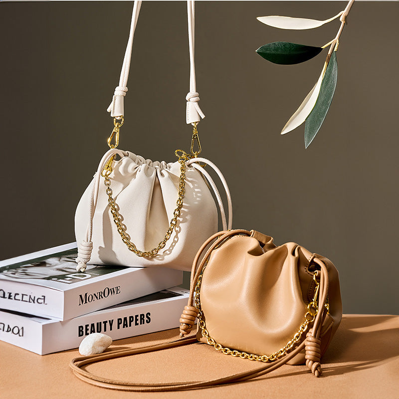 Valersia Soft leather bag with pleats | Refined elegance with golden chain details