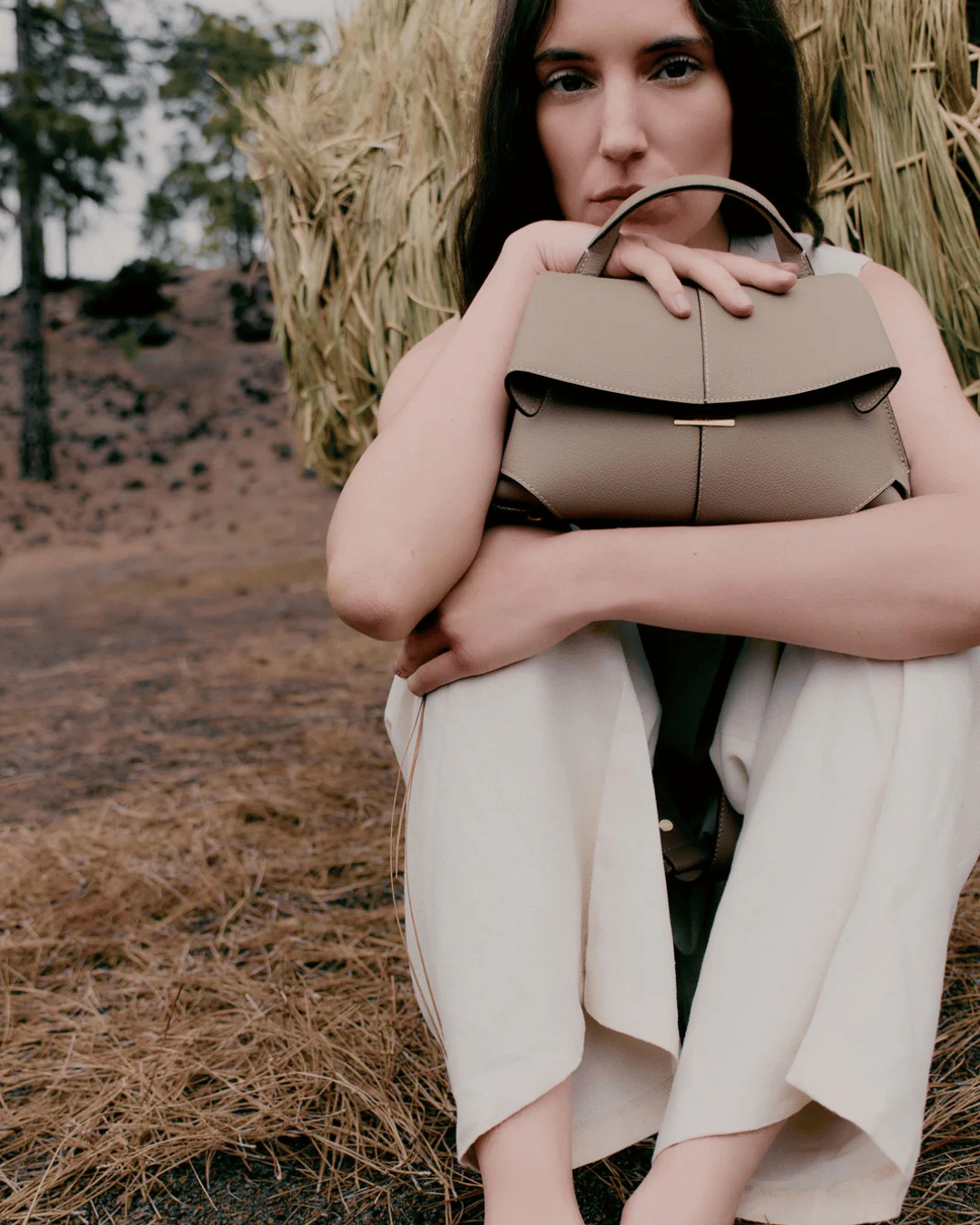 Borsa a mano e a tracolla Valersia con patta Polène Mokki Belle | Elegante e versatile
