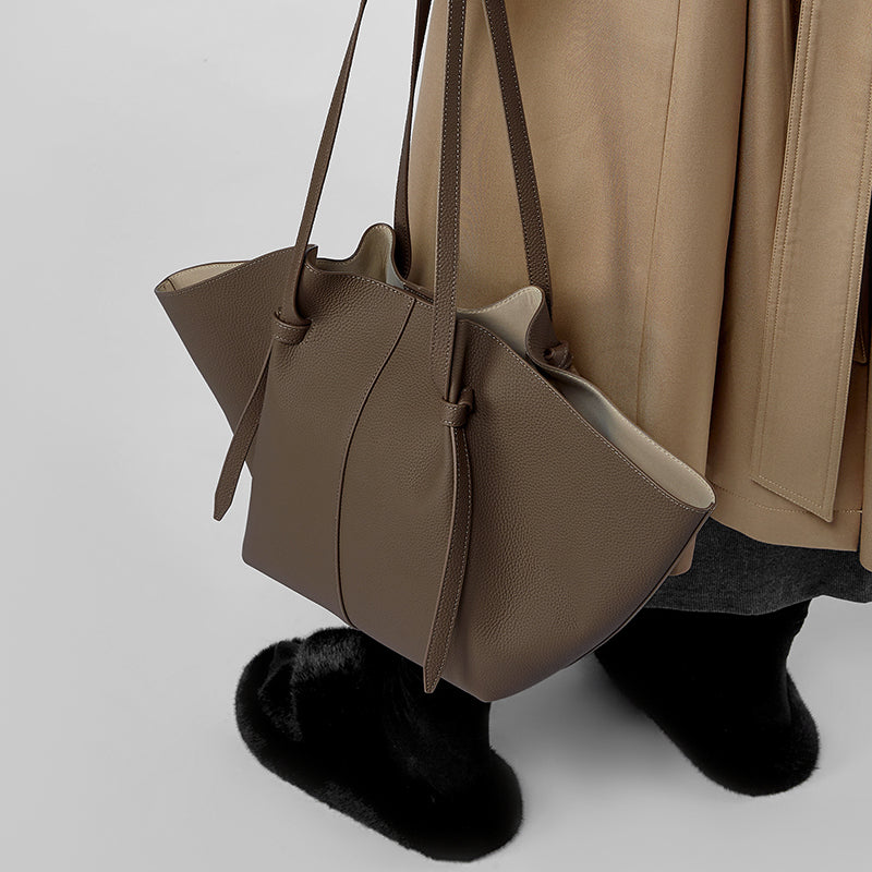 Valersia Glamour Jour Tote | Spacious design, everyday luxury elegance