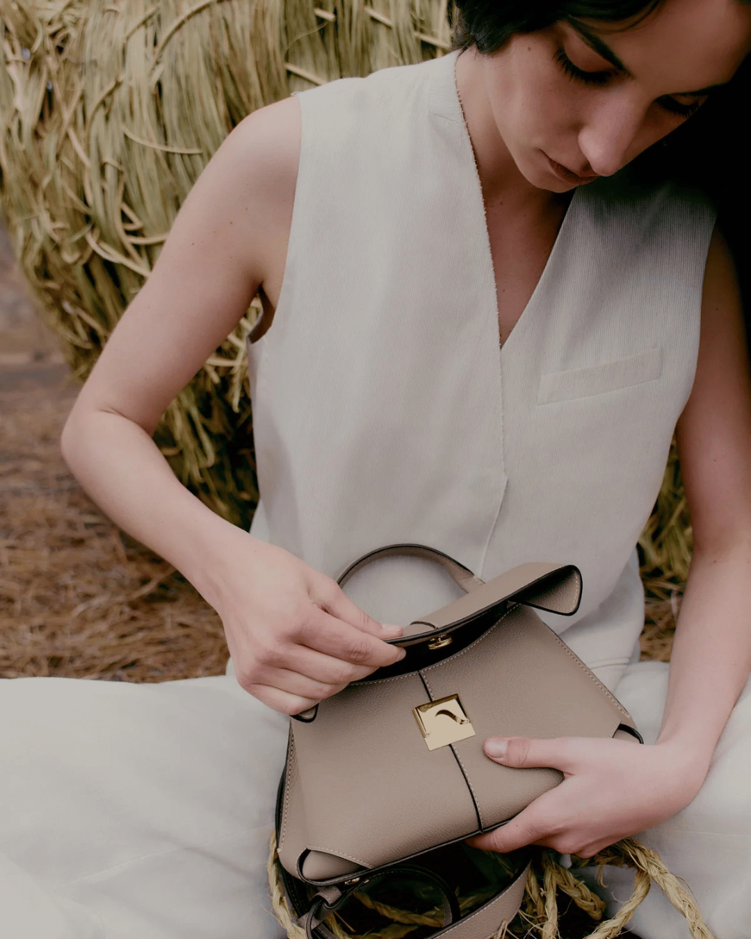 Borsa a mano e a tracolla Valersia con patta Polène Mokki Belle | Elegante e versatile