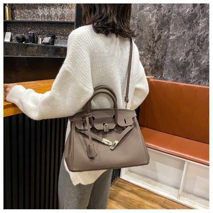 Valersia AURA Premium leather bag | Modern and elegant design