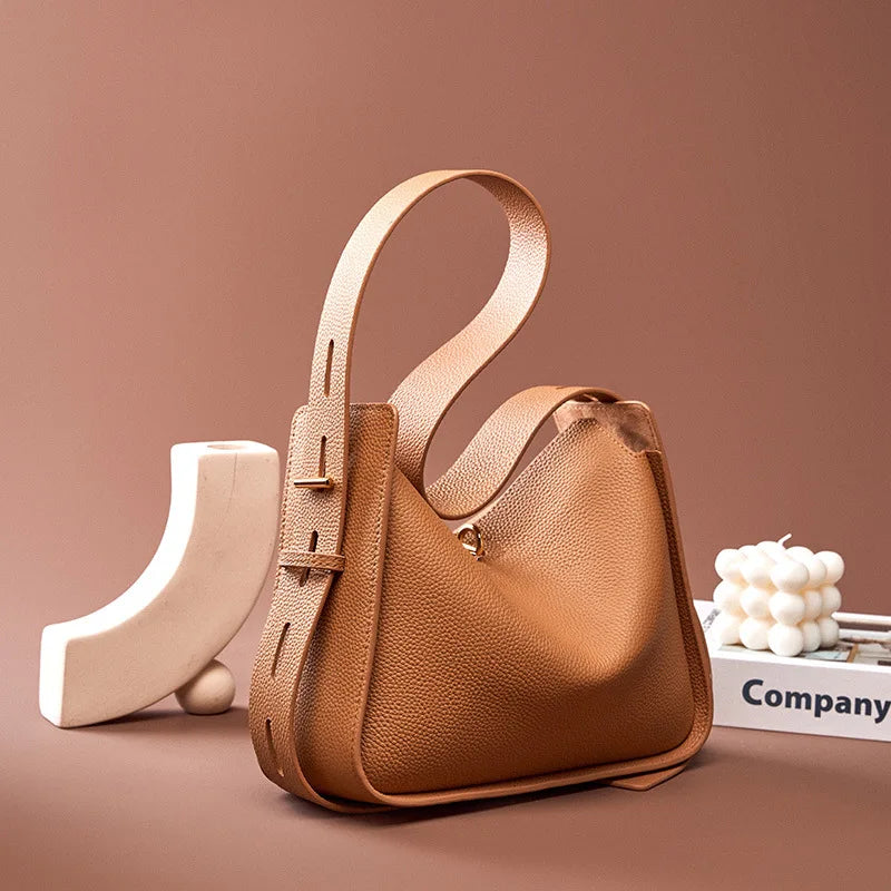 Valersia Lychee Carré Shoulder Bag | Modern and Functional Design