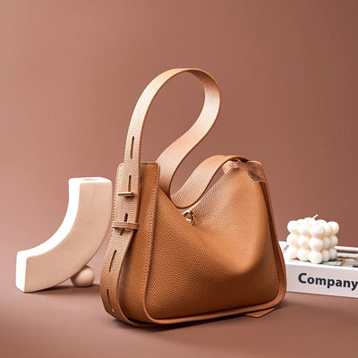 Valersia Lychee Carré Shoulder Bag | Modern and Functional Design