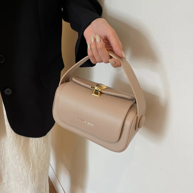 Borsa a mano e a tracolla Valersia con fibbia retrò minimalista | Design elegante e versatile